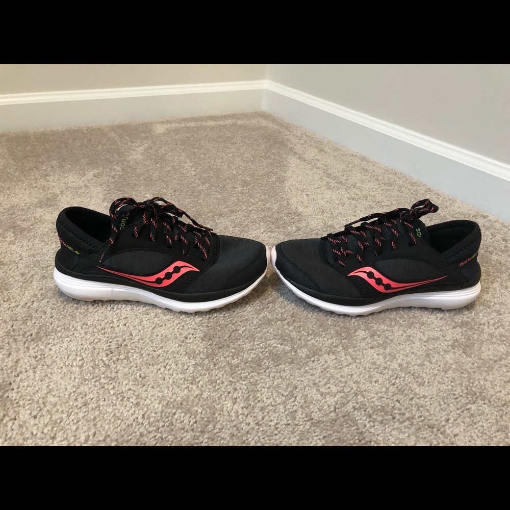 Saucony kineta relay size 6